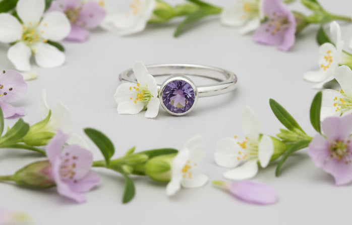 Purple cubic zirconia
